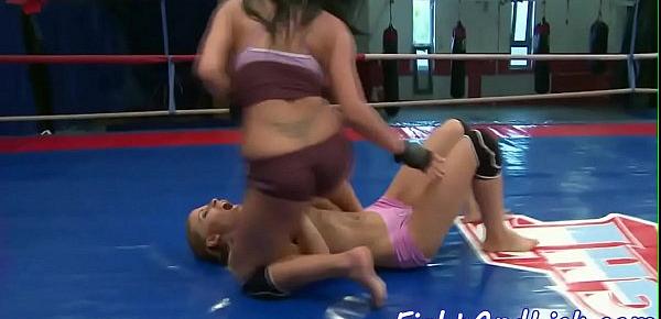 Wrestling babes sixtynine after a catfight